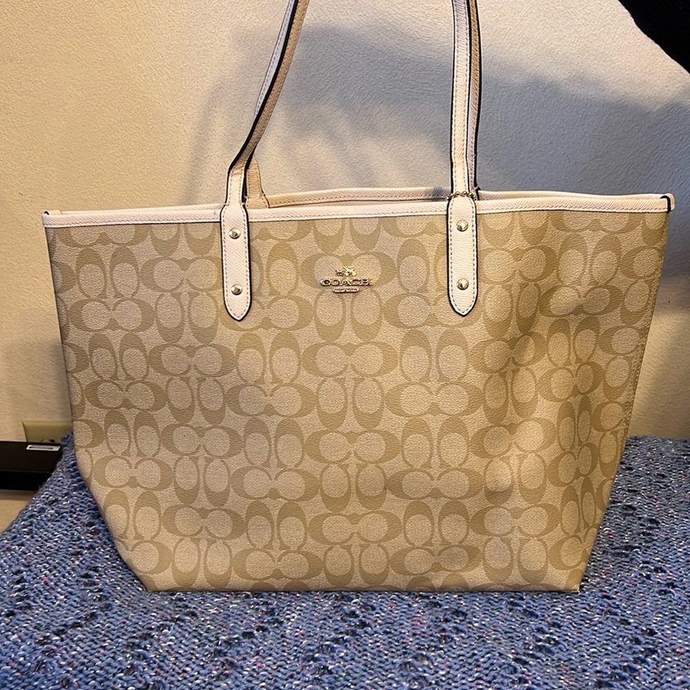 Large Coach tote and reversible!